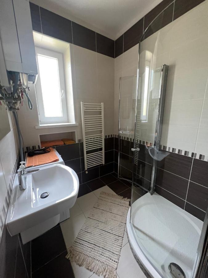 Elegantny Byt V Srdci Mesta Trencin Exterior foto