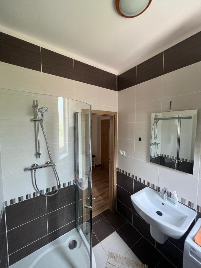 Elegantny Byt V Srdci Mesta Trencin Exterior foto